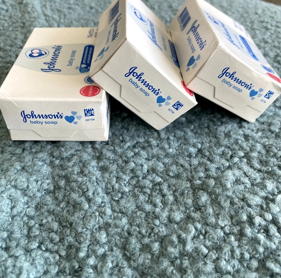 Johnson's Baby Soap Gentle Moisturizing Bath 100g Pack Of 3 - Picture 4 of 5